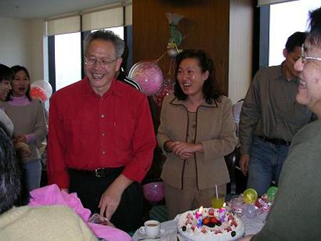 2004 (78).jpg - Jan 10, 2004 老師慶生會(基隆 海景大樓33樓) [Birthday Party for Prof. Shi-Yen Shiau]-1